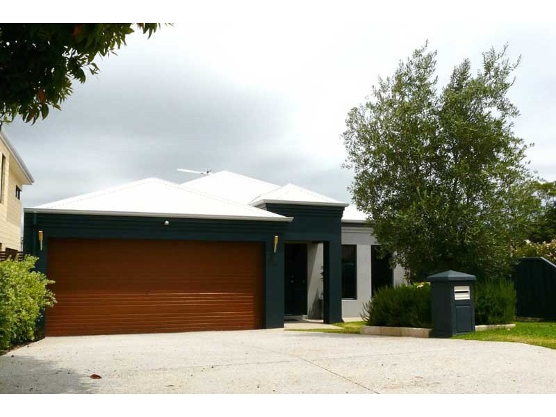 32 Strickland Road, Ardross WA 6153