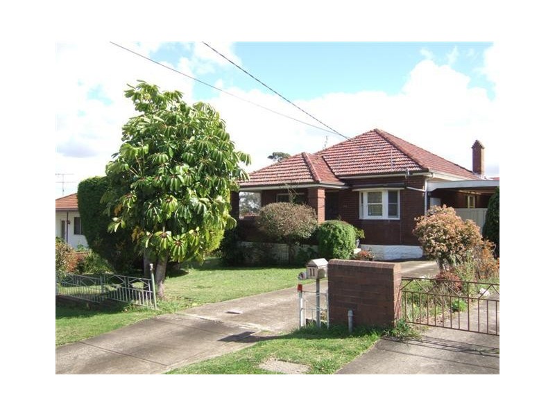Farnham ave, Roselands NSW 2196