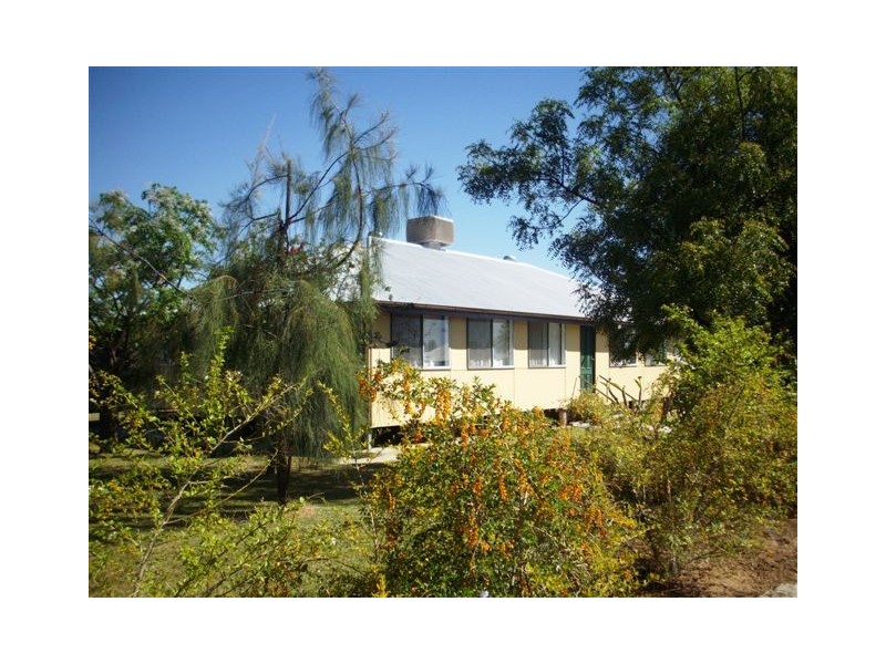 36 Porter Street, Aramac QLD 4726