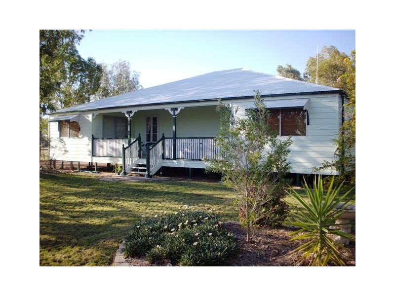 84 Yew Street, Barcaldine QLD 4725