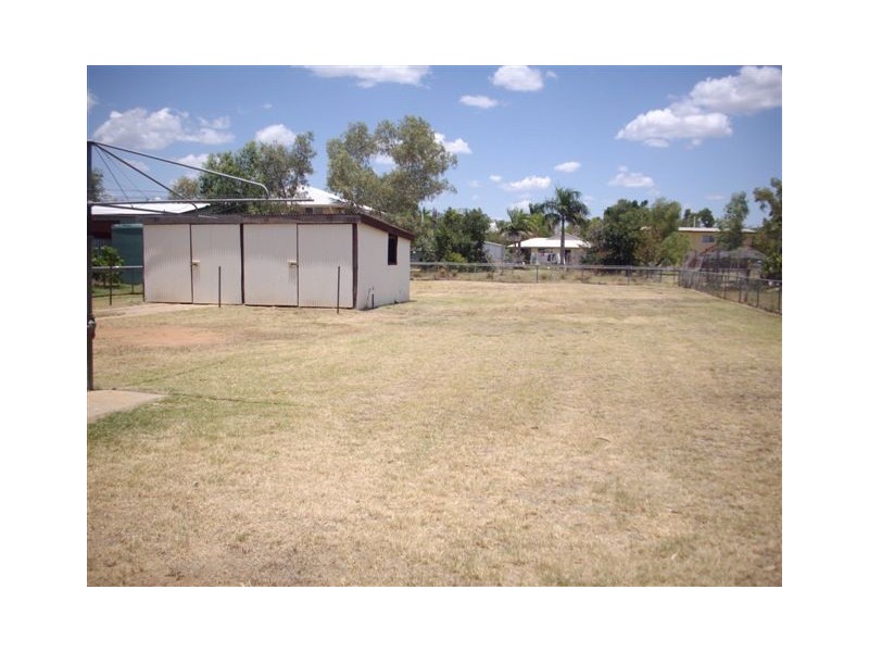 99 Gidyea Street, Barcaldine QLD 4725