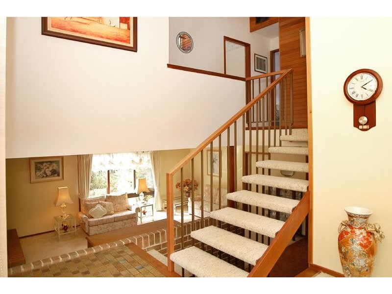 15 Suzanne Court, Briar Hill VIC 3088