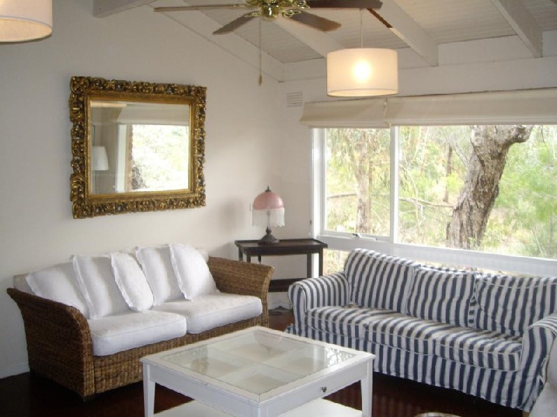 12 Warringah Crescent, Eltham VIC 3095