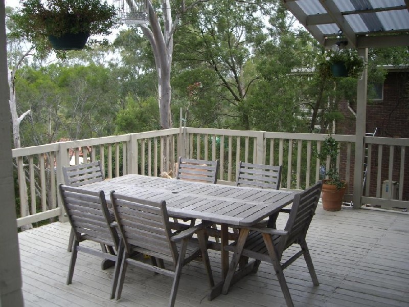 12 Warringah Crescent, Eltham VIC 3095