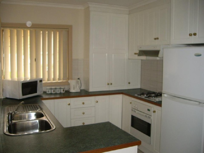 2/35  William, Greensborough VIC 3088