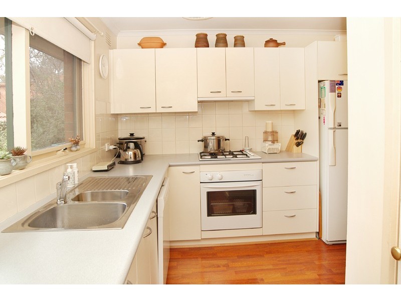 4/8 Fernside Avenue, Briar Hill VIC 3088