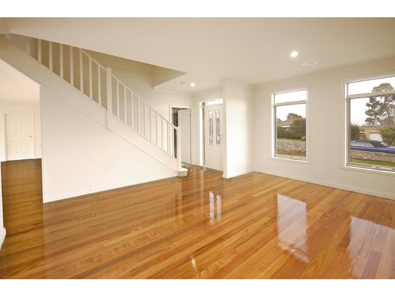 78 Mountainview Rd, Montmorency VIC 3094