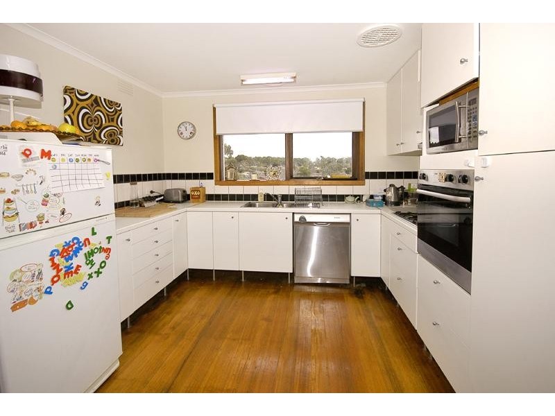 8 Warralong Avenue, Greensborough VIC 3088