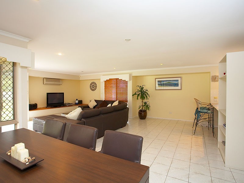 20 Queens Park Cct, Oxenford QLD 4210