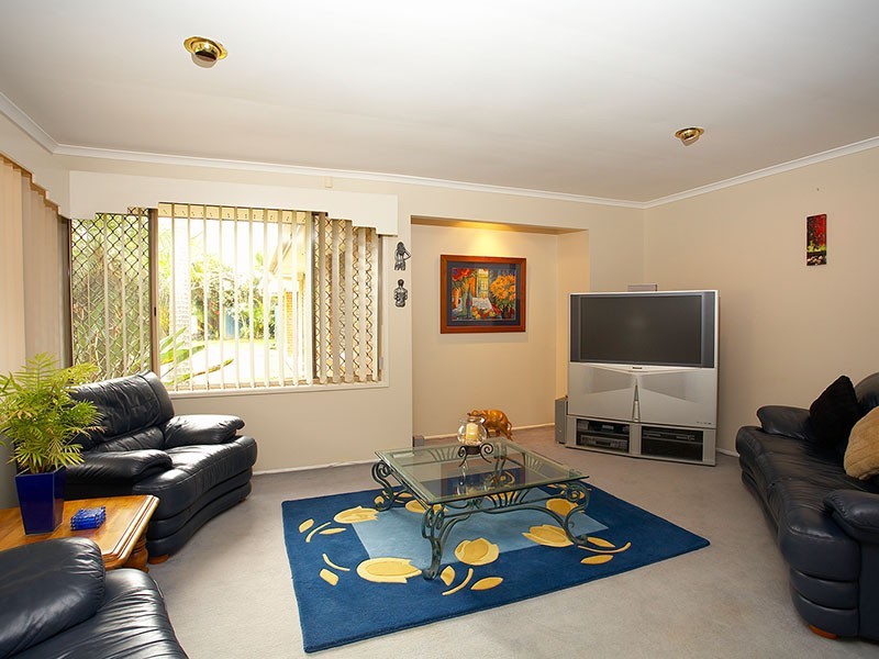 20 Queens Park Cct, Oxenford QLD 4210