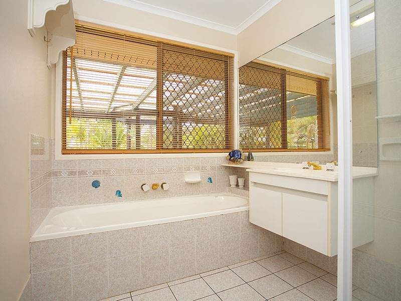 20 Queens Park Cct, Oxenford QLD 4210