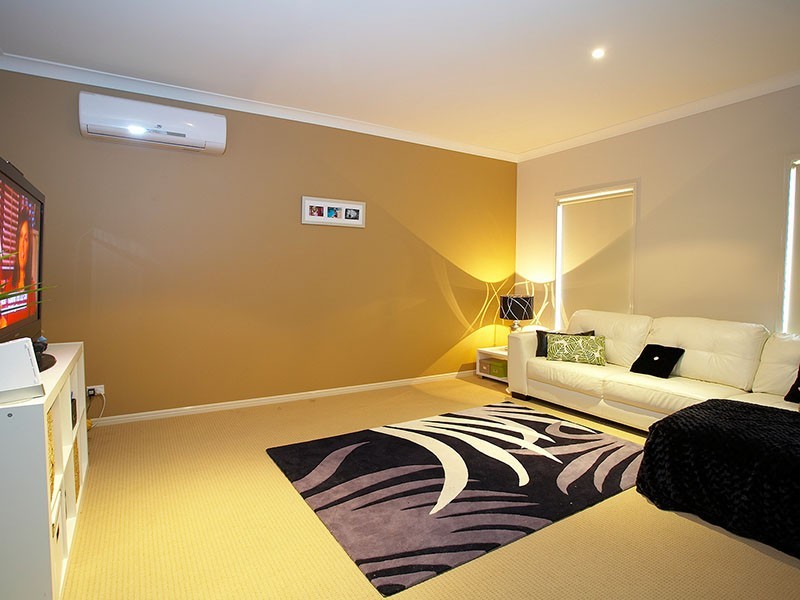 25 Greendragon Cres, Upper Coomera QLD 4209