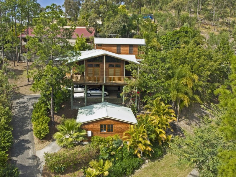 16 Avon Ct, Pacific Pines QLD 4211