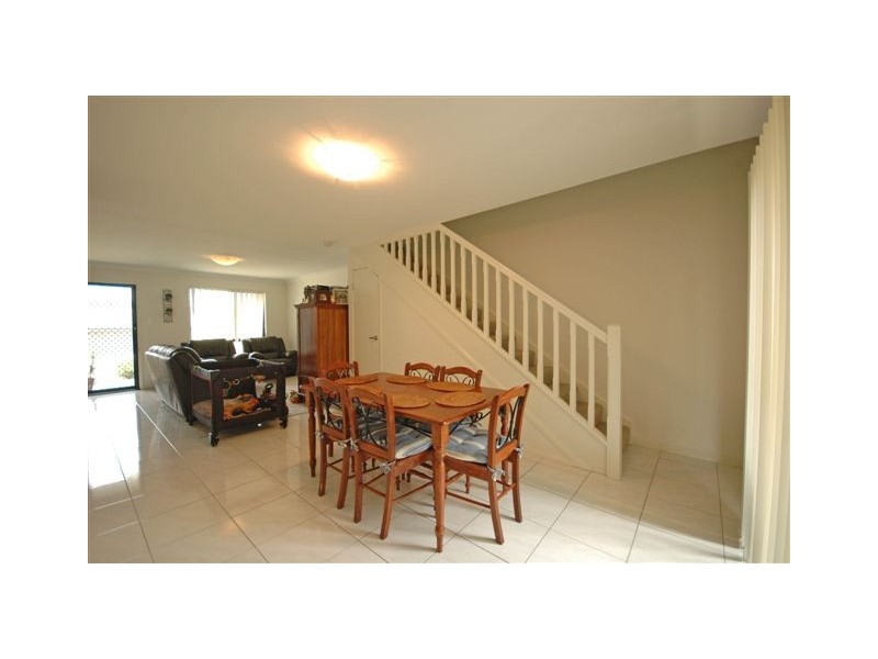 2/26 Whiteren Cct, Pacific Pines QLD 4211