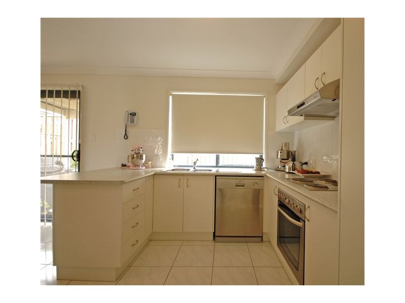 2/26 Whiteren Cct, Pacific Pines QLD 4211