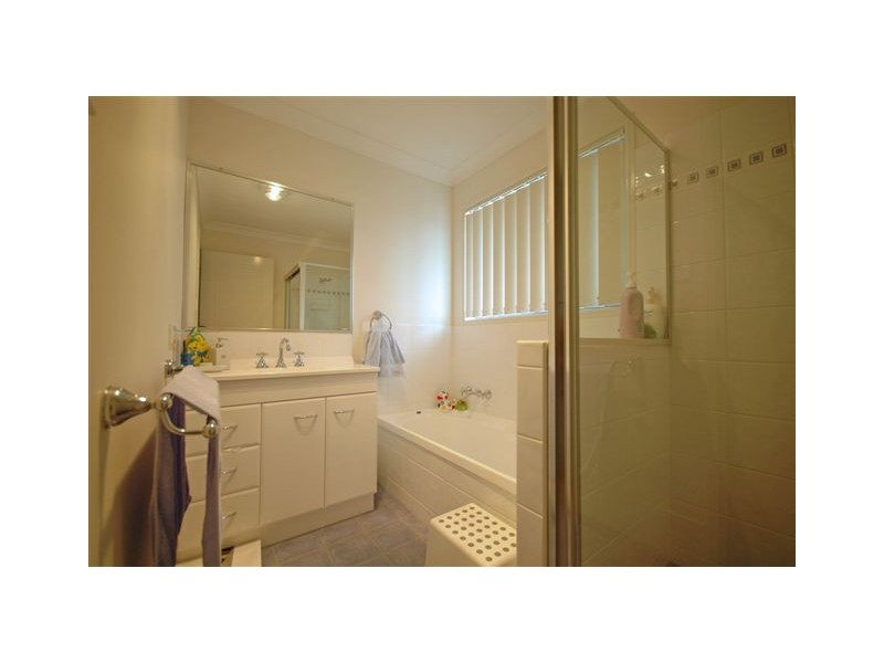 2/26 Whiteren Cct, Pacific Pines QLD 4211