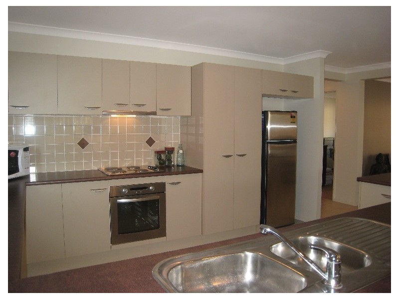 4 Coochin Lane, Pacific Pines QLD 4211