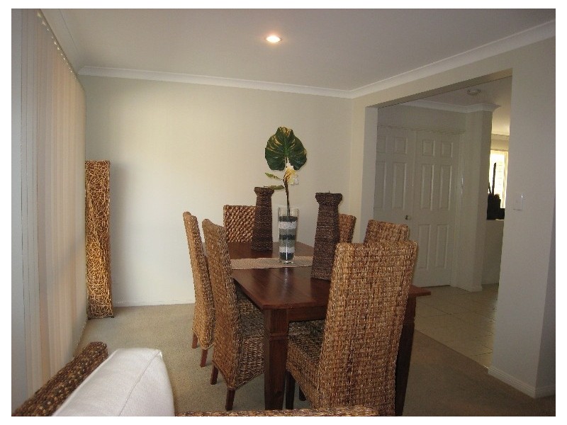4 Coochin Lane, Pacific Pines QLD 4211