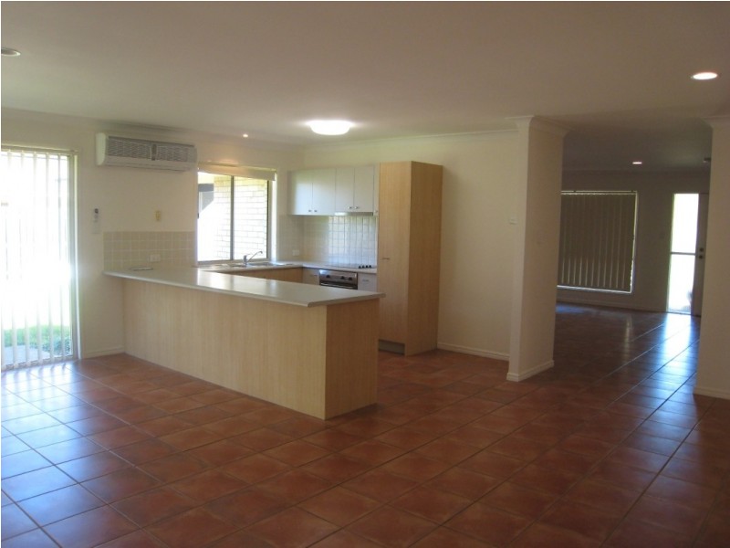 12 Barrs Ave, Oxenford QLD 4210
