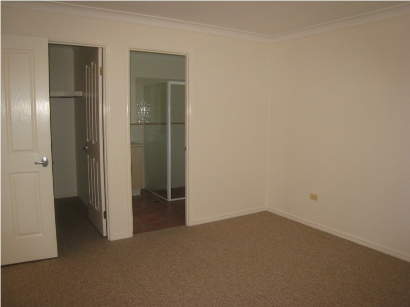 12 Barrs Ave, Oxenford QLD 4210