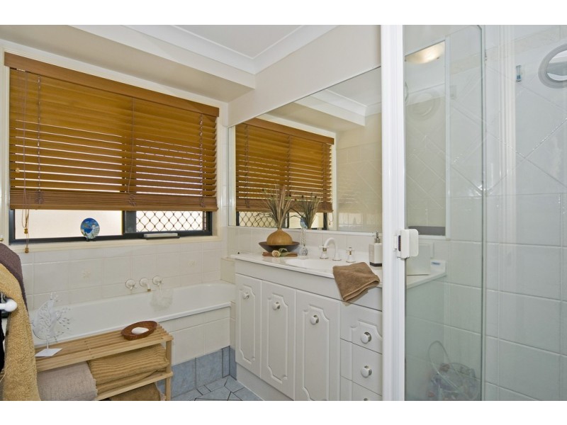 6 Orpington Ct, Arundel QLD 4214