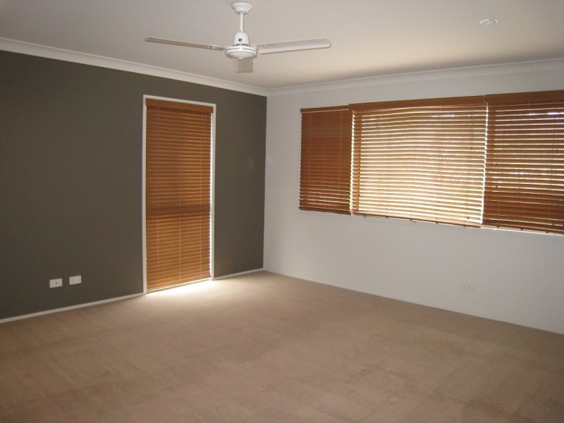 42 Cobb & Co Drive, Oxenford QLD 4210