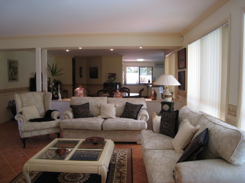 10 Kettlewell Chase, Arundel QLD 4214