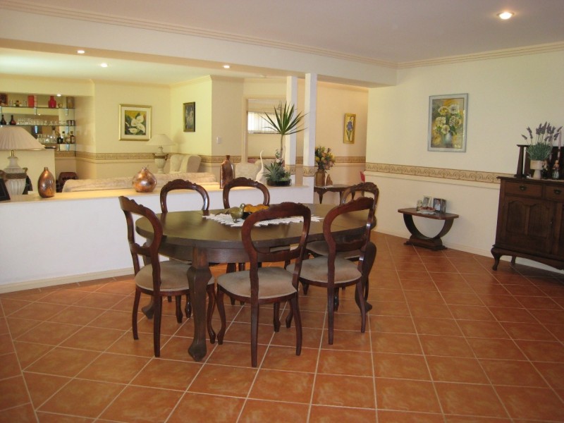 10 Kettlewell Chase, Arundel QLD 4214