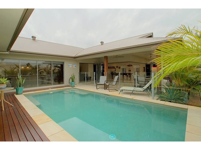 7 Sailaway Court, Coomera Waters QLD 4209