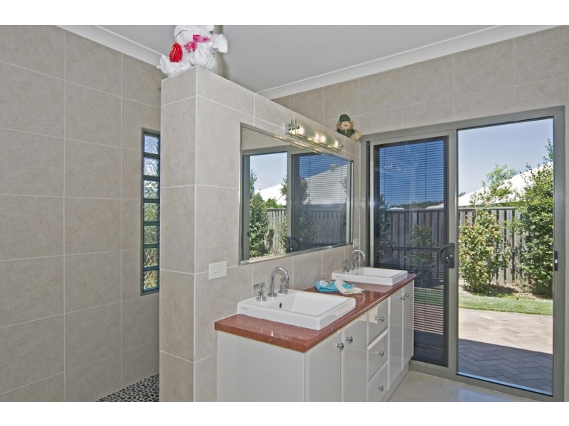 13 Pathfinder Road, Coomera QLD 4209