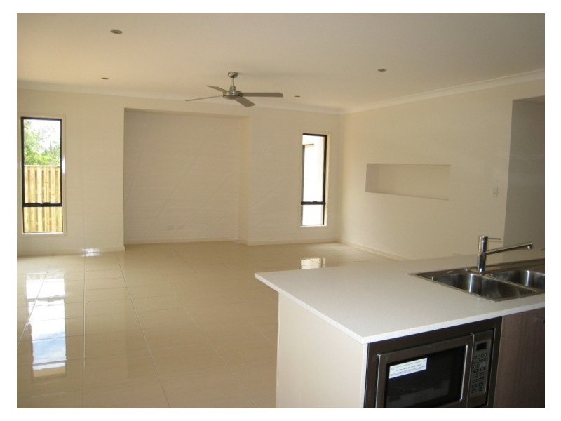 14 Paradise Drive, Coomera QLD 4209