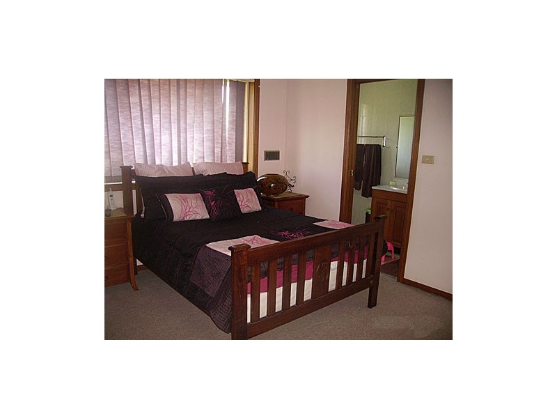 10A-B Tallowood Crescent, Bossley Park NSW 2176