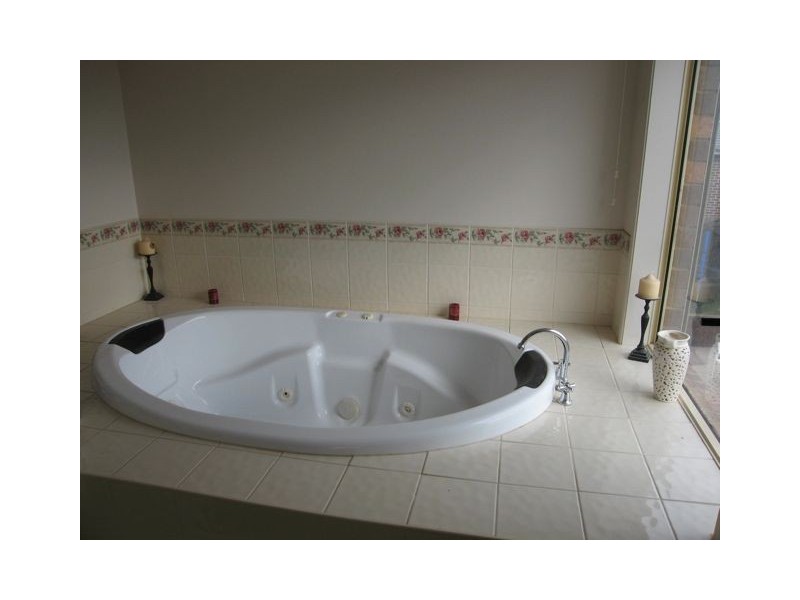 2 Honeyeater Court, Tarneit VIC 3029
