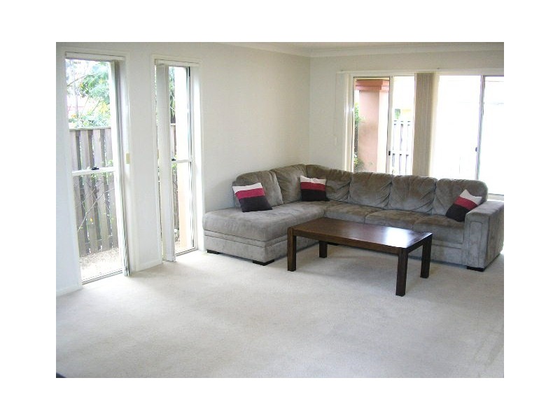 480 Christine Avenue, Varsity Lakes QLD 4227