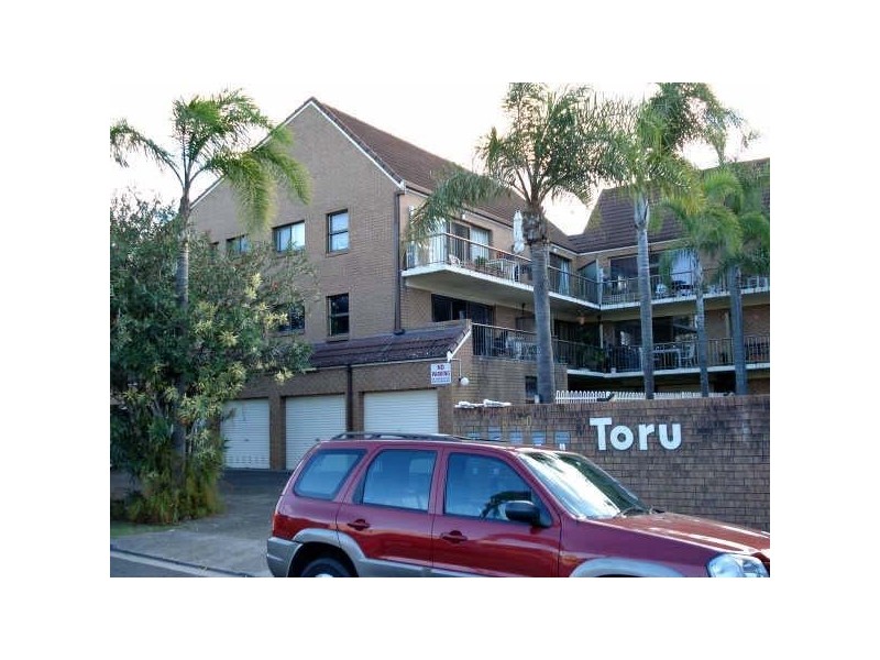 8-10 Weemala Street, Chevron Island QLD 4217