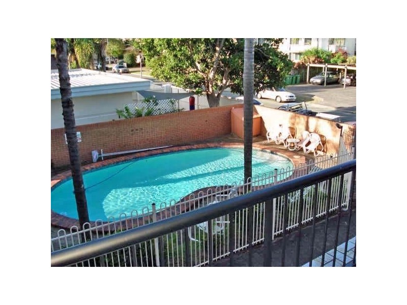 8-10 Weemala Street, Chevron Island QLD 4217