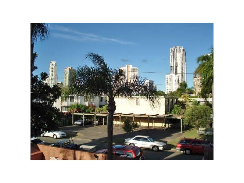 8-10 Weemala Street, Chevron Island QLD 4217