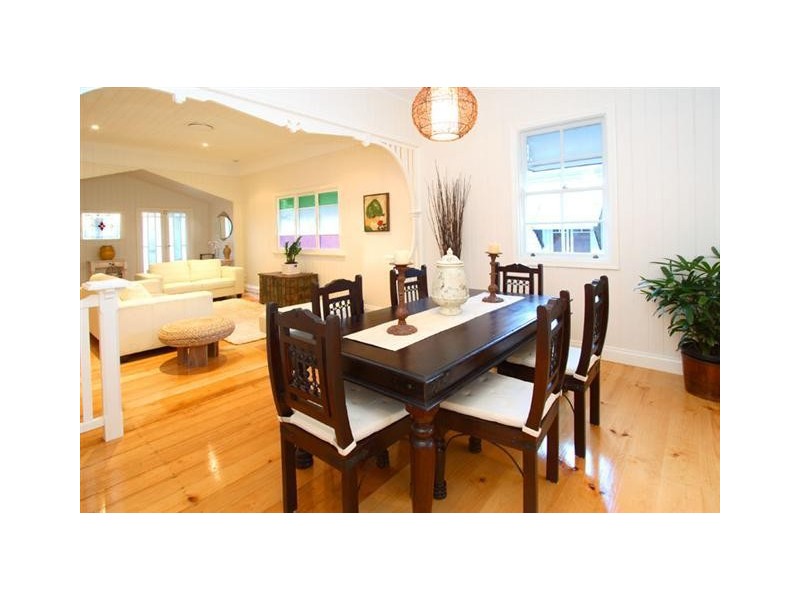 11 Kingsbury Street, Norman Park QLD 4170