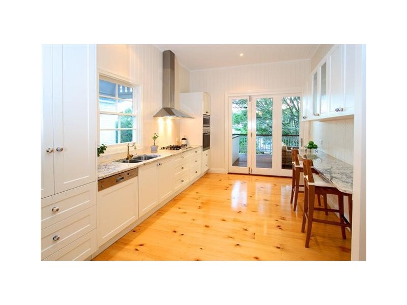11 Kingsbury Street, Norman Park QLD 4170