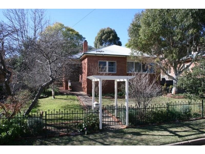 24 Levien Avenue, Tamworth NSW 2340