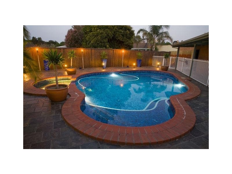 2 Earlston Square, Berwick VIC 3806