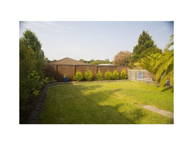 2 Earlston Square, Berwick VIC 3806