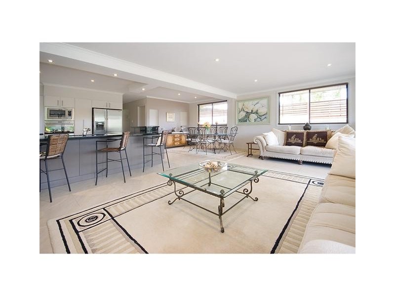 35 Holland Court, Broadbeach Waters QLD 4218