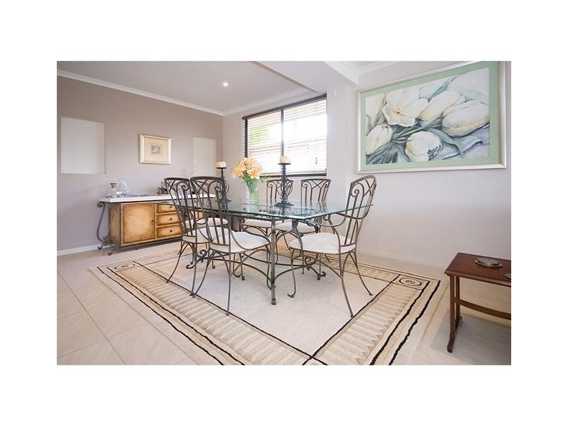 35 Holland Court, Broadbeach Waters QLD 4218