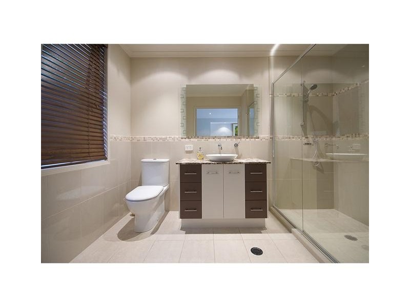 35 Holland Court, Broadbeach Waters QLD 4218