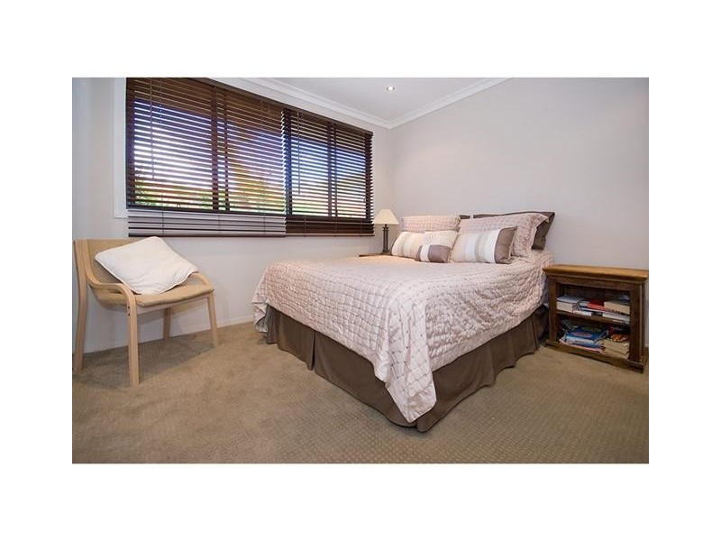 35 Holland Court, Broadbeach Waters QLD 4218