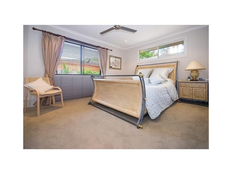 35 Holland Court, Broadbeach Waters QLD 4218