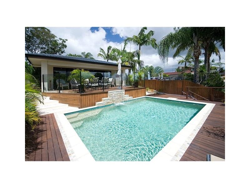 35 Holland Court, Broadbeach Waters QLD 4218