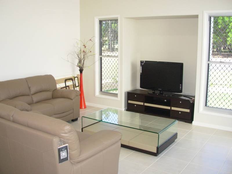 1/11 Oak Street, Woodgate QLD 4660