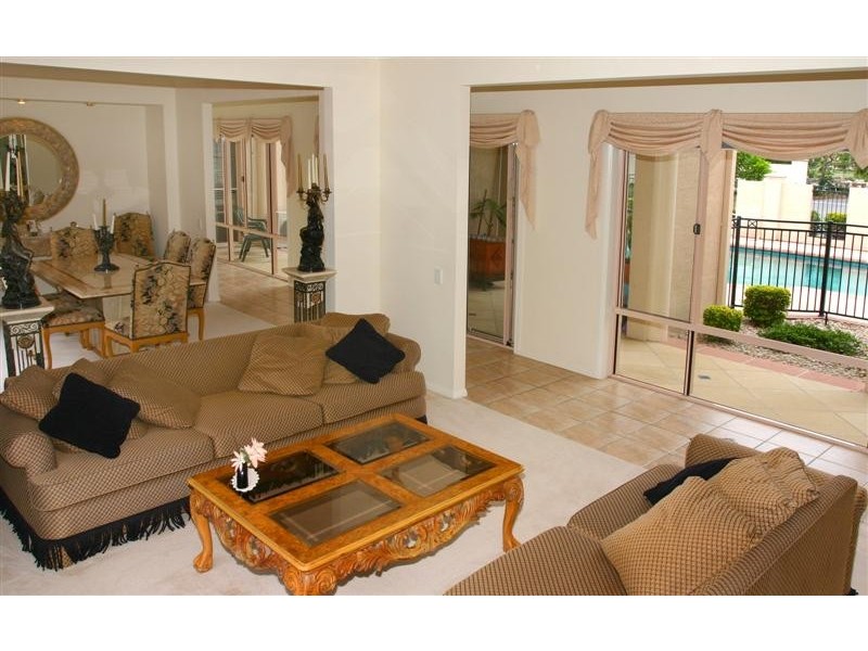 33 Bollard Circuit, Clear Island Waters QLD 4226